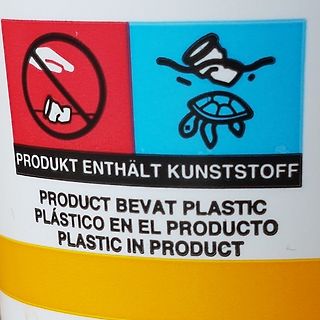 Warnhinweis auf Kunststoffanteil