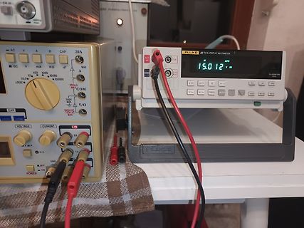Fluke 45 Dual Display Multimeter und Labornetzteil