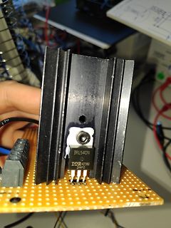 MOSFET mit Kühlkörper auf Lochrasterplatine