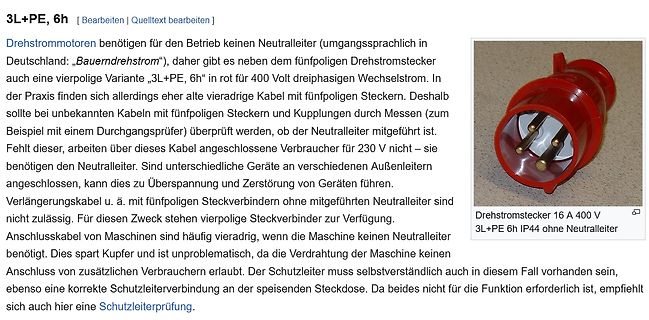 Roter fünfpoliger Drehstromstecker und Informationstext