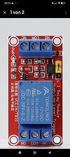 Rotes Relais-Modul mit zwei Schraubklemmen