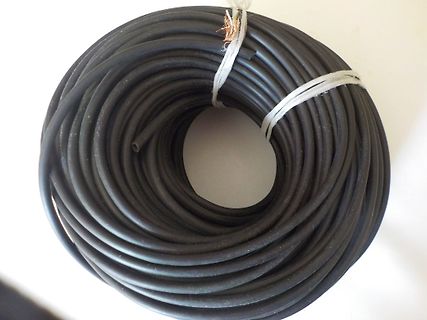Rolle schwarzer Kabel