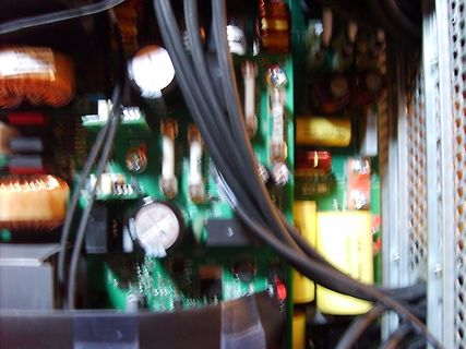 Nahaufnahme einer Leiterplatte mit elektronischen Bauteilen