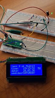Breadboard Aufbau mit LCD Display und Mikrocontroller