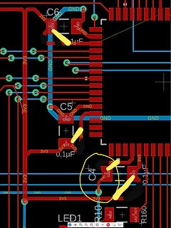 Ausschnitt eines PCB-Layouts mit Bauteilbeschriftungen
