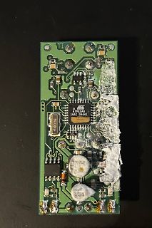 Beschädigte Leiterplatte mit ATmega8 Mikrocontroller