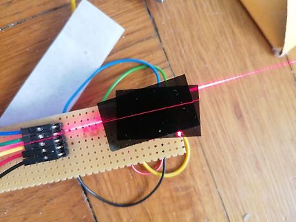 Aufbau mit Laserstrahl auf Lochrasterplatine