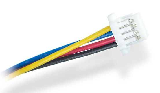 4-Pin-Stromstecker mit bunten Kabeln