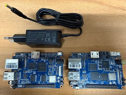 Zwei Single Board Computer mit Netzteil