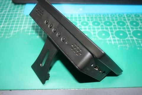 Gehäuse eines elektronischen Geräts mit Anschlüssen