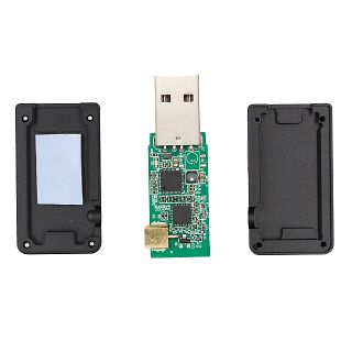USB-Stick mit Leiterplatte und Gehäuseteilen