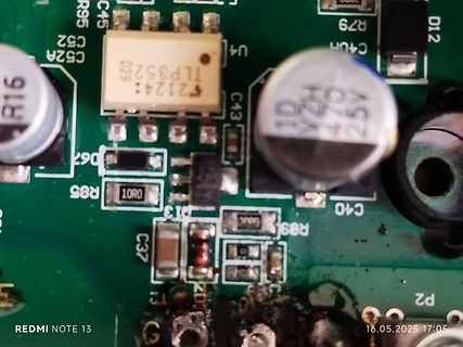 Nahaufnahme einer Leiterplatte mit elektronischen Bauteilen
