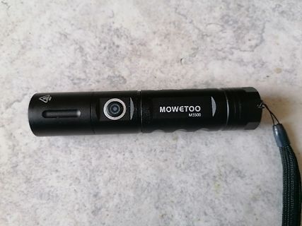 Schwarze Taschenlampe MOWETOO M3500