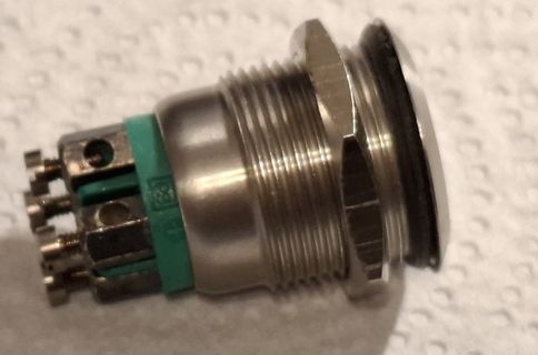 Metallischer Schalter mit Gewinde und Anschlüssen