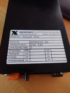 Typenschild eines Newport Electronics Geräts