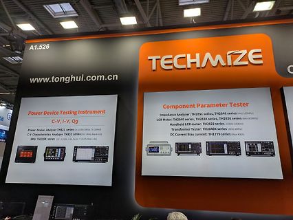 Werbeschild für elektronische Messgeräte von Techmize