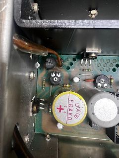 Nahaufnahme einer Leiterplatte mit Elektrolytkondensatoren