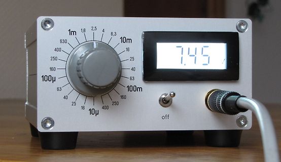 Messgerät mit Display und Drehregler