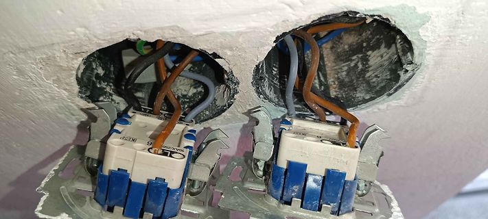 Elektroinstallation in einer Wandöffnung
