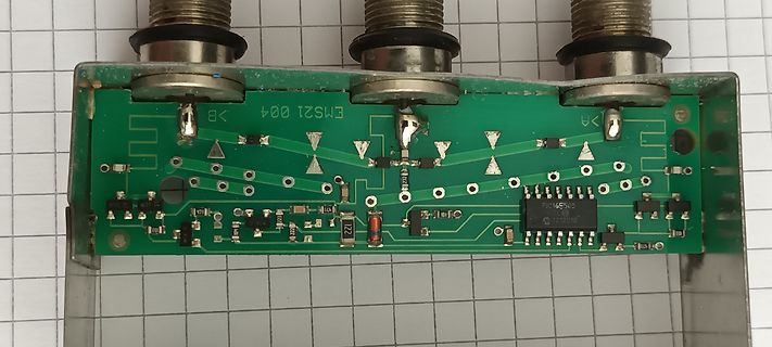 Foto einer bestückten Leiterplatte mit Mikrocontroller
