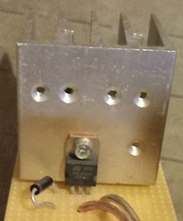 Leiterplatte mit Kühlkörper und Transistor
