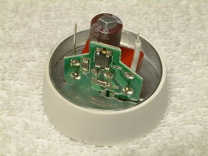 Leiterplatte in Gehäuse mit Elektrolytkondensator