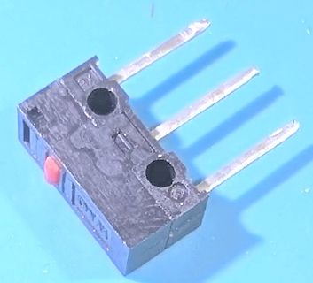 Mikroschalter mit drei Anschlüssen