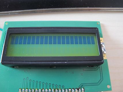 LCD-Display auf grüner Leiterplatte
