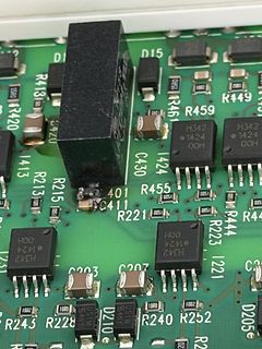 Nahaufnahme einer Leiterplatte mit elektronischen Bauteilen