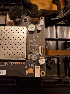 Nahaufnahme einer Leiterplatte mit elektronischen Bauteilen